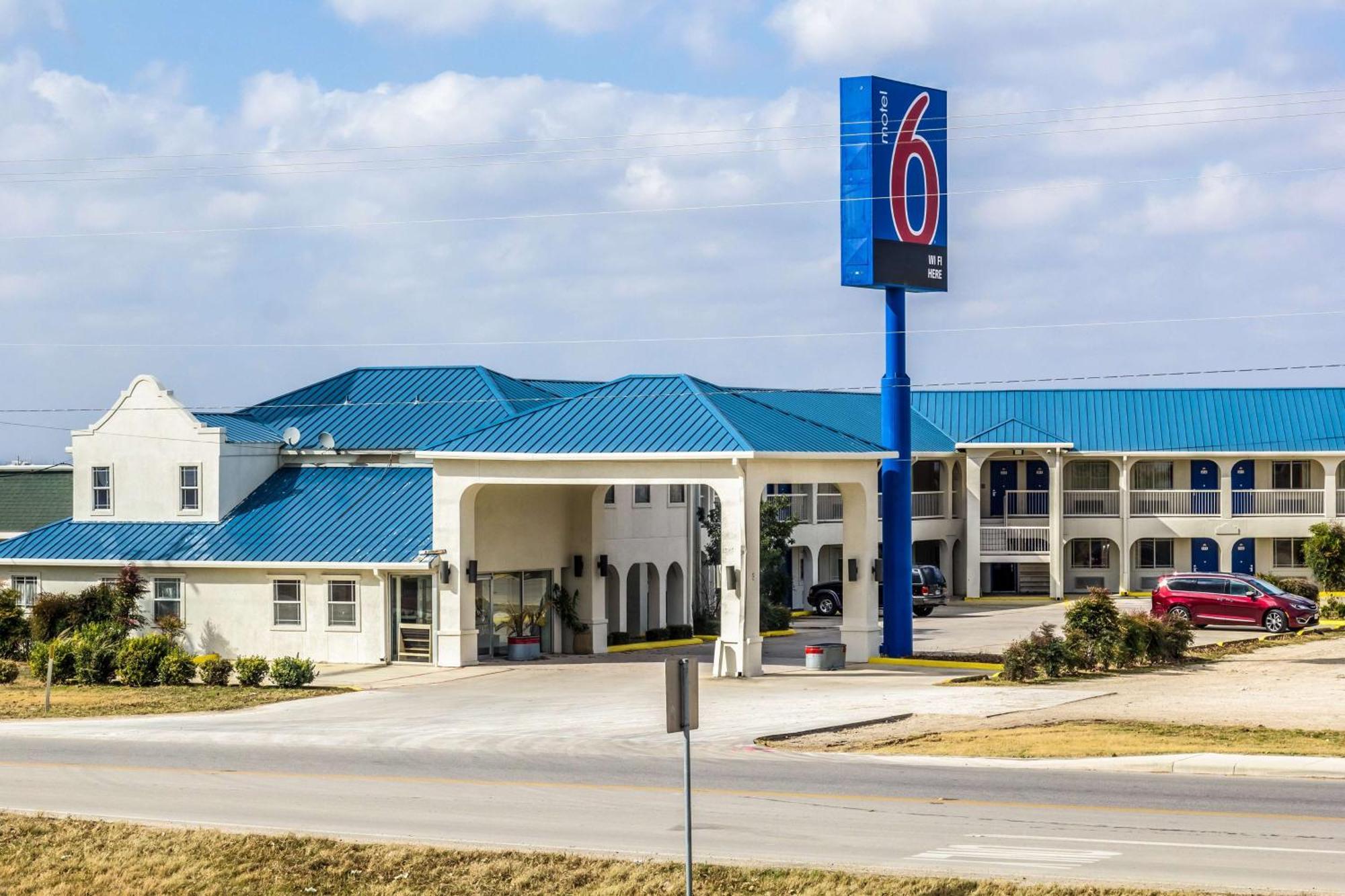Motel 6 Seguin Tx Eksteriør billede