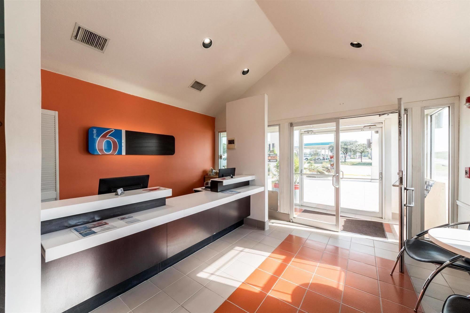 Motel 6 Seguin Tx Eksteriør billede